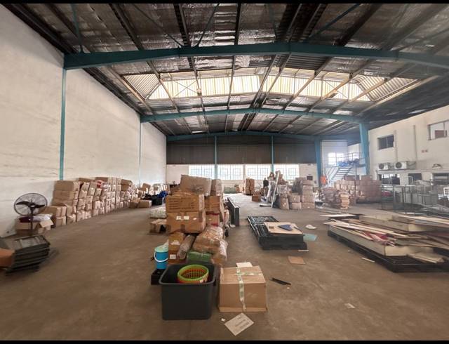 900M² WAREHOUSE TO LET IN SPRINGFIELD
